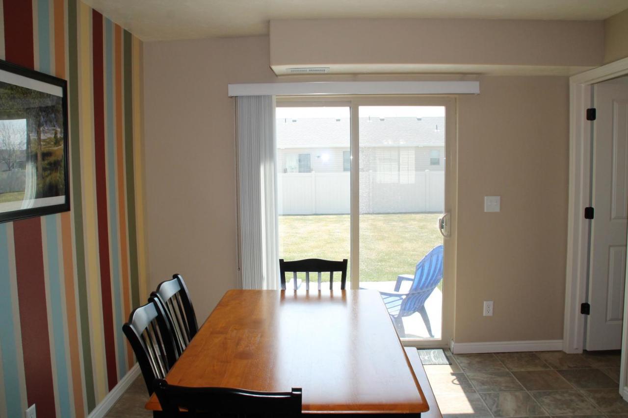 3 Queen Beds, 1 Twin Bed, 2 Rooms, 1 And A Half Bath, Self Check-In, Flexcation Equipped Idaho Falls Esterno foto