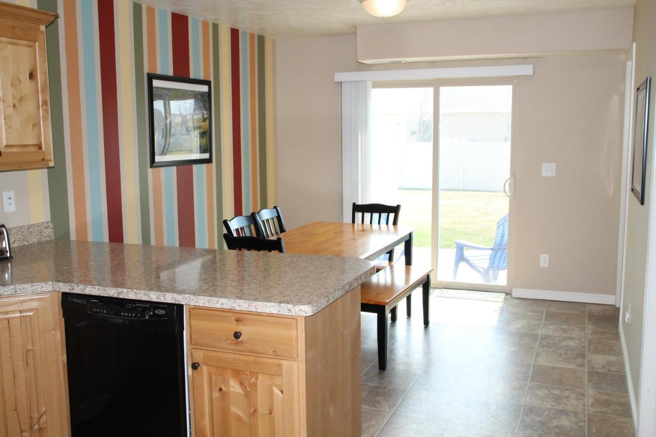 3 Queen Beds, 1 Twin Bed, 2 Rooms, 1 And A Half Bath, Self Check-In, Flexcation Equipped Idaho Falls Esterno foto