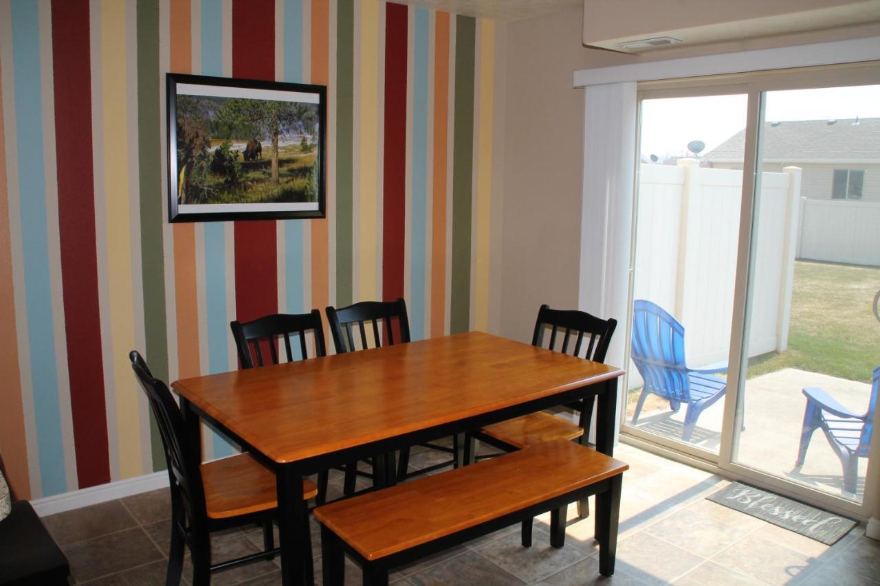 3 Queen Beds, 1 Twin Bed, 2 Rooms, 1 And A Half Bath, Self Check-In, Flexcation Equipped Idaho Falls Esterno foto